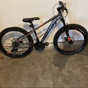 Gray Huffy Mountain bike , Front tire Flat Due to no air pump , Pick up only 🫠